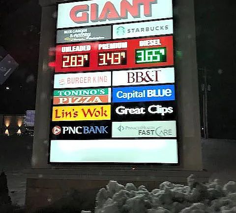 Walkable Distance to HAMPDEN MARKETPLACE , Which has Giant , Starbucks , Pizza and Great Clips