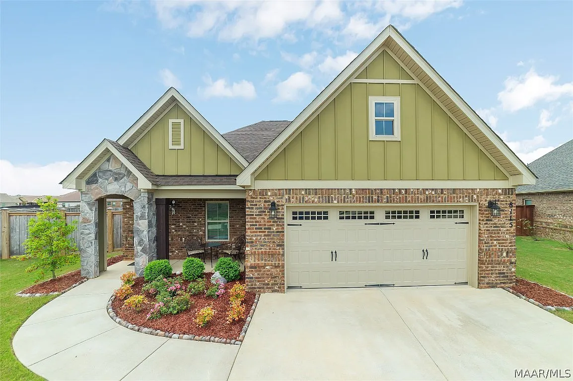 4 bed, 2.0 bath, 2191 sqft, $2,100 — Photo 1