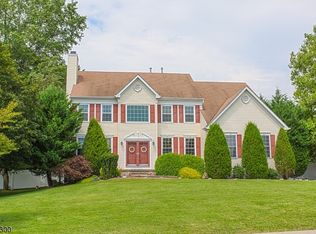 62 Margaret Dr, Somerset, NJ