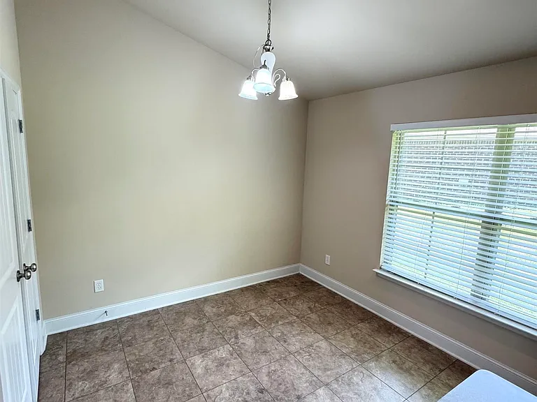 202 Ashbrook Cir — Photo 23