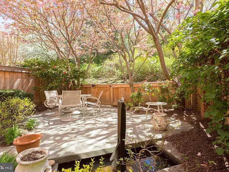 4062 Mansion Dr NW — Photo 6