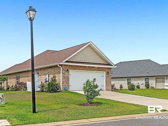 3rd image of 9816 Lakeview Dr