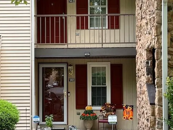 142 Valley Greene Cir, Wyomissing, PA 19610