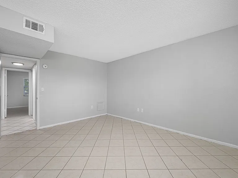 KC Flats Apartments — Photo 29