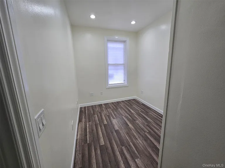 10750 Van Wyck Expy — Photo 6
