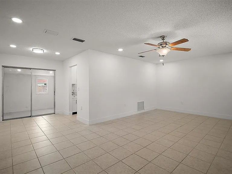 14884 SW 35th Cir — Photo 4