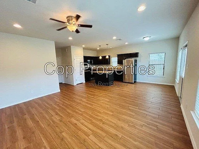 3 bed, 2.5 bath, $1,695 — Photo 2