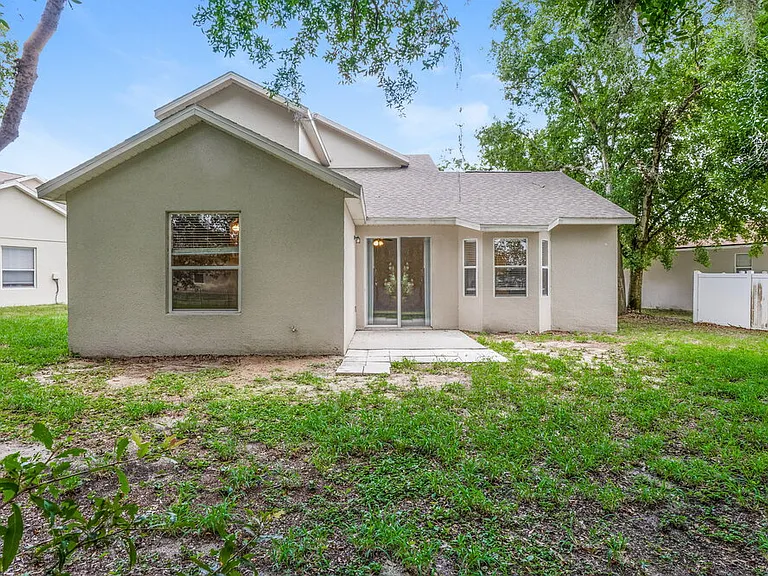 233 Bluff Pass Dr — Photo 17