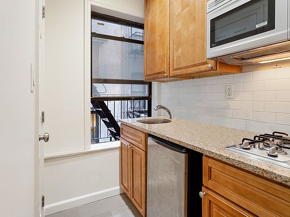 4th image of 161 Prince St #6L