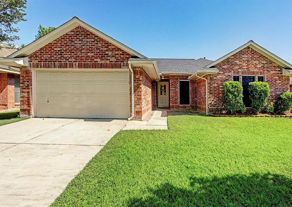 1st image of 2215 Longleaf Pines Dr
