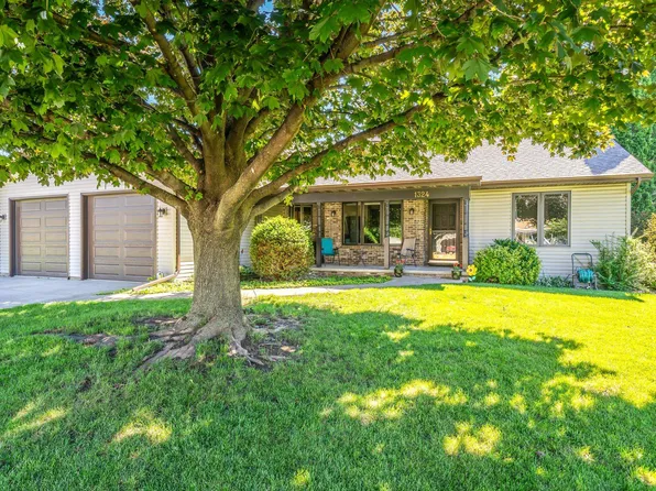 1324 Alpine Ln, Neenah, WI 54956