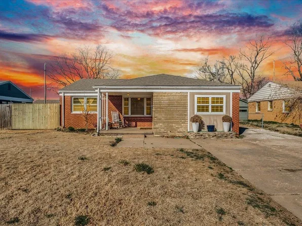 555 S Georgie Ave, Derby, KS 67037
