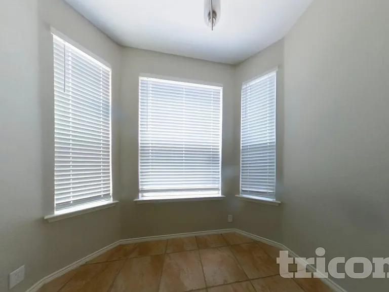 4504 Vista Meadows Dr — Photo 6