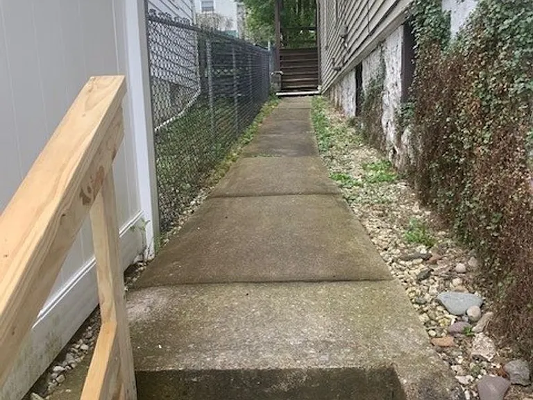 63 W Railroad St #B — Photo 3