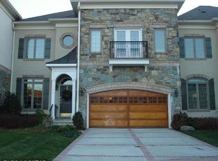 18397 Eagle Point Sq, Leesburg, VA 20176