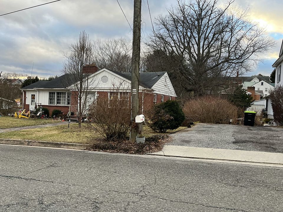 2nd image of 915 N Jefferson Ave