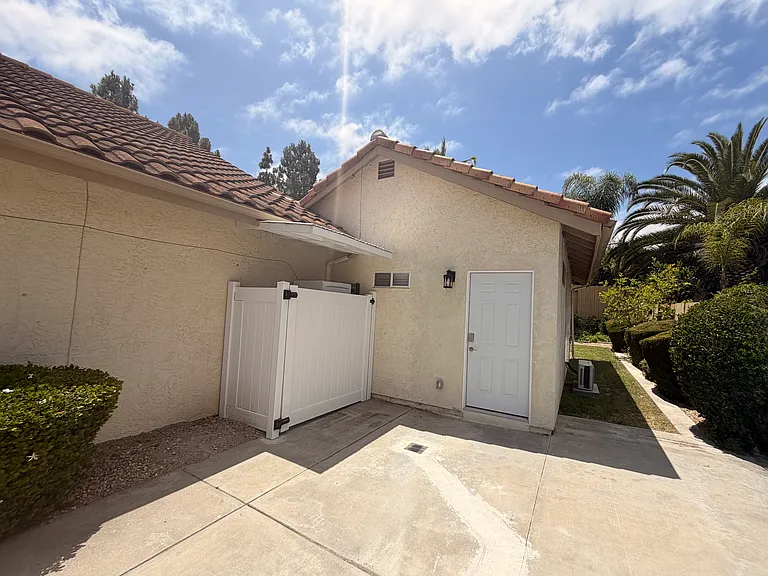 5174 Alamosa Park Dr #B — Photo 10