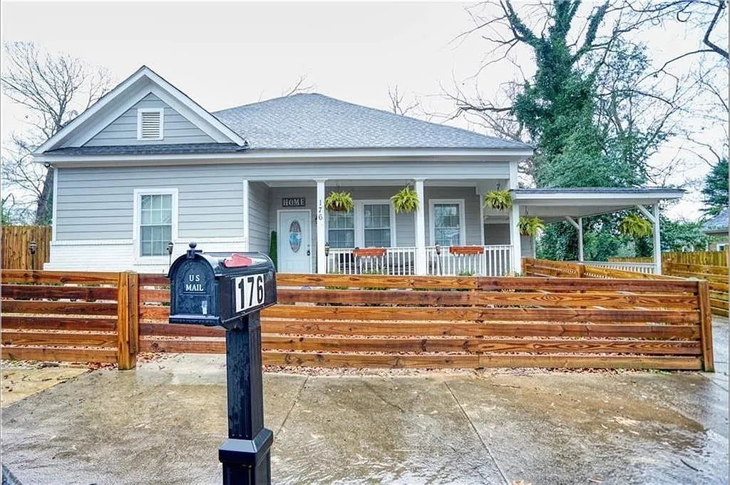 3 bed, 2.0 bath, 1423 sqft, $2,499 — Photo 1