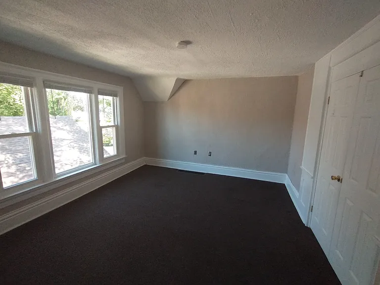 420 S Baker St — Photo 8