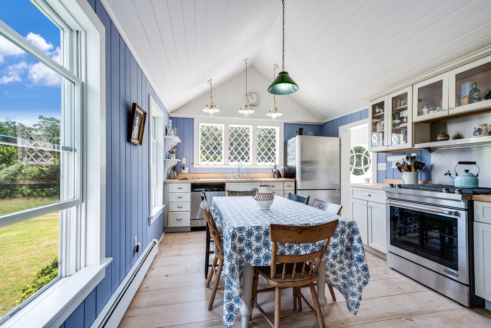 Farmhouse Eat In Kitchen
