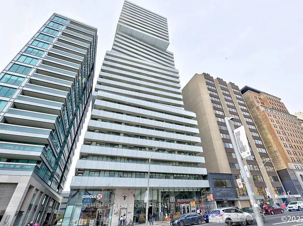 200 Bloor St W #1601, Toronto, ON M5S 0B1