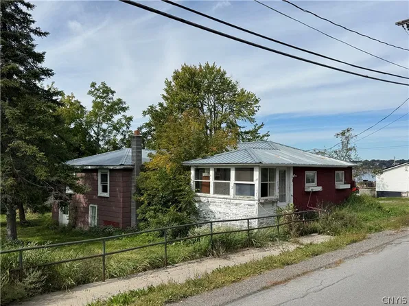 405 Water St, North Lawrence, NY 12967