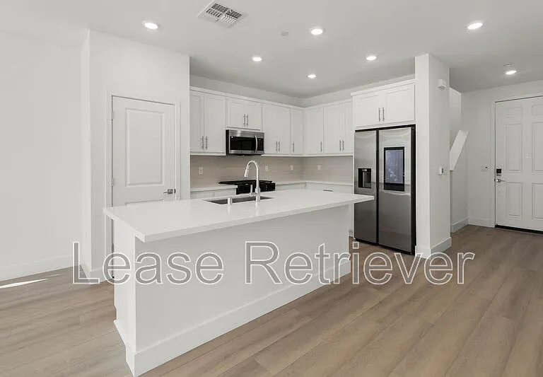 4748 Concordia Ave — Photo 2