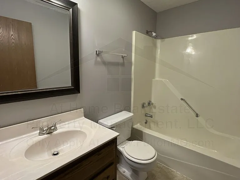 103 E 10th St #2 — Photo 16