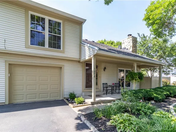 1070 Foxshire Pl, Dayton, OH 45458