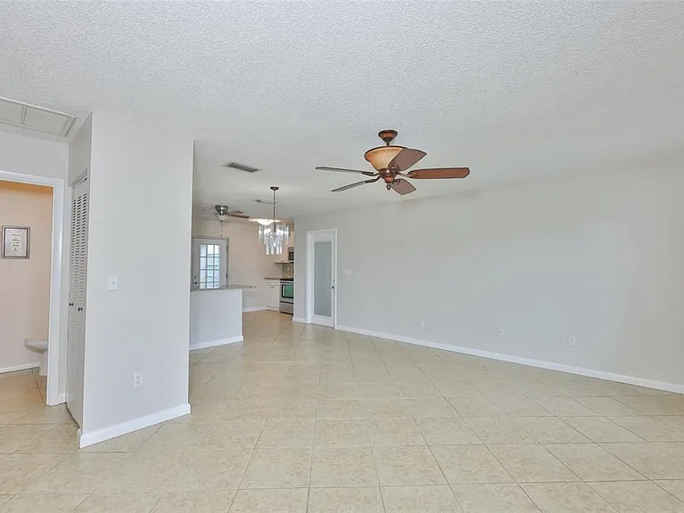 207 Islip Way — Photo 31