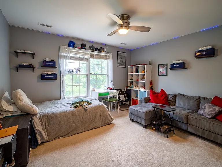 1115 Amanda Dr — Photo 10