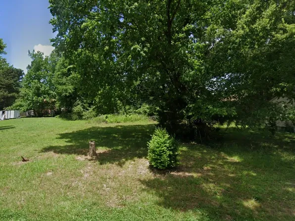 14 E Armstrong Rd, Memphis, TN 38109