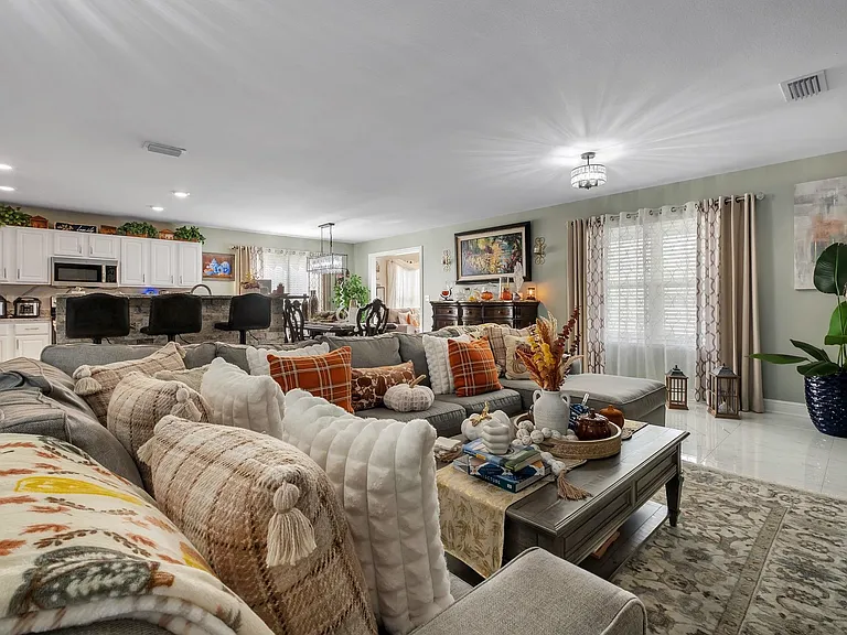 4800 Silent Creek Ln — Photo 8