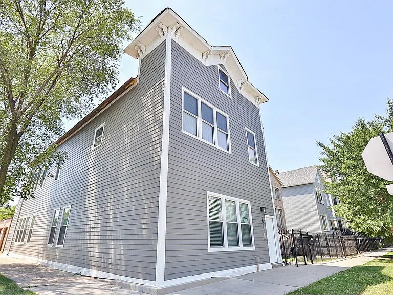 2501 W Cortland St #3 — Photo 1