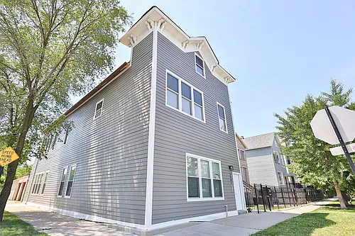 2501 W Cortland St #3 Photo 1