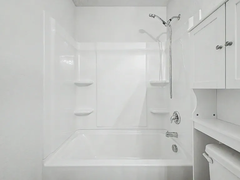 322 E Watson Pl — Photo 28