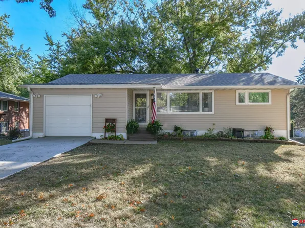1916 Morningside Dr, Lincoln, NE 68506