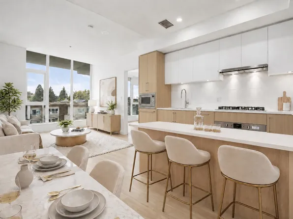 9675 King George Blvd #201, Surrey, BC V3T 0T7