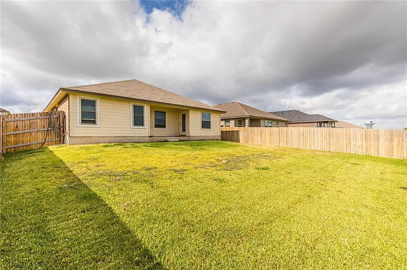 3 bed, 1529 sqft, $2,149 — Photo 2