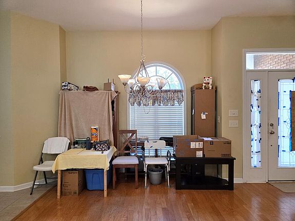 5th image of 104 Brockton Ct