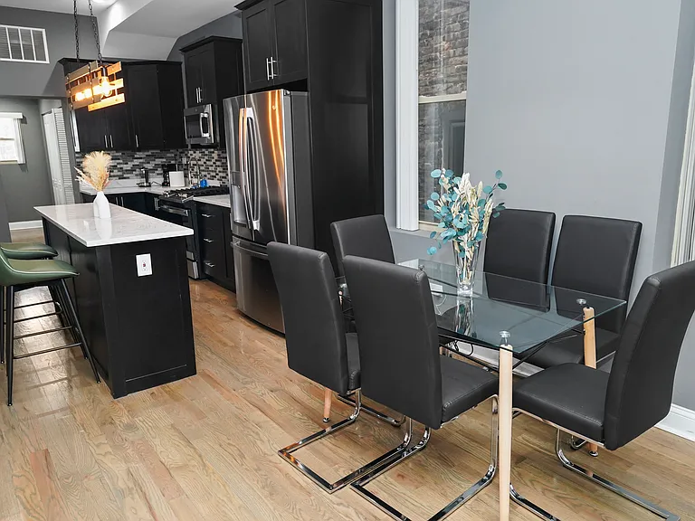 321 S Richmond St #2 — Photo 7