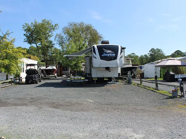 111 Beach Harbor Dr, Grasonville, MD 21638