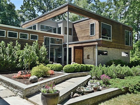 2nd image of 375 Norman Dr