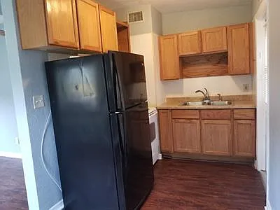 18 Rollins Ave — Photo 6