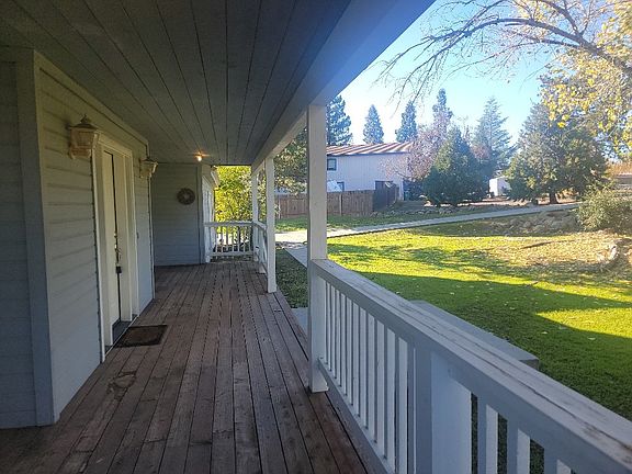 3rd image of 726 Sterling Ct