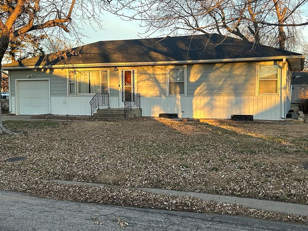 104 8th St, Claflin, KS 67525 MLS 209529 Zillow
