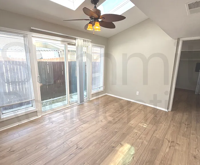 6076 Dooley Dr — Photo 17