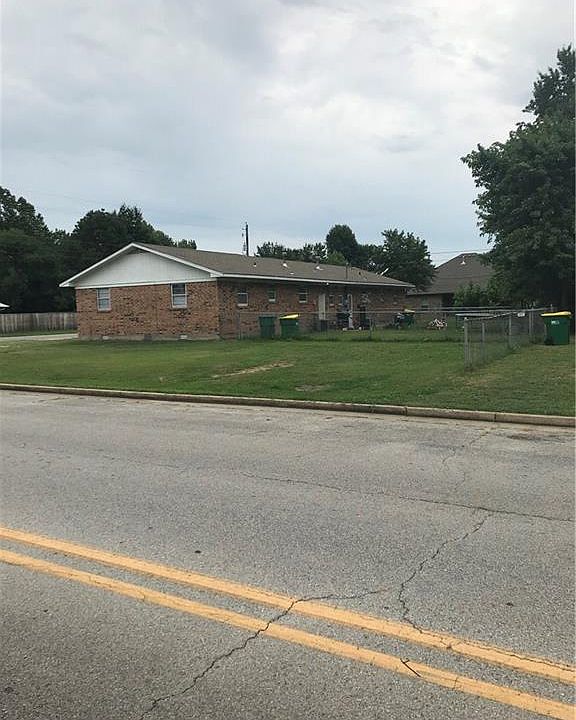 2nd image of 101 S Campbell Dr