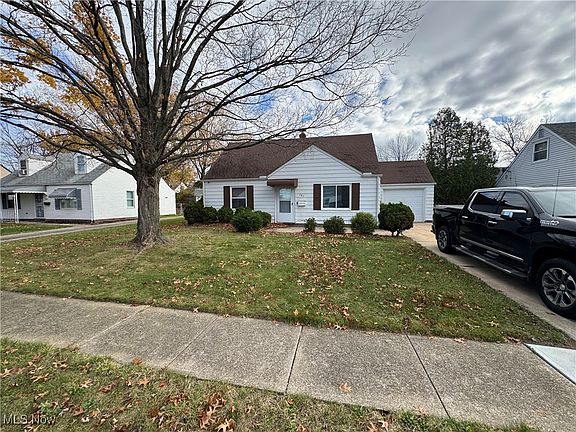 5th image of 387 E 232nd St