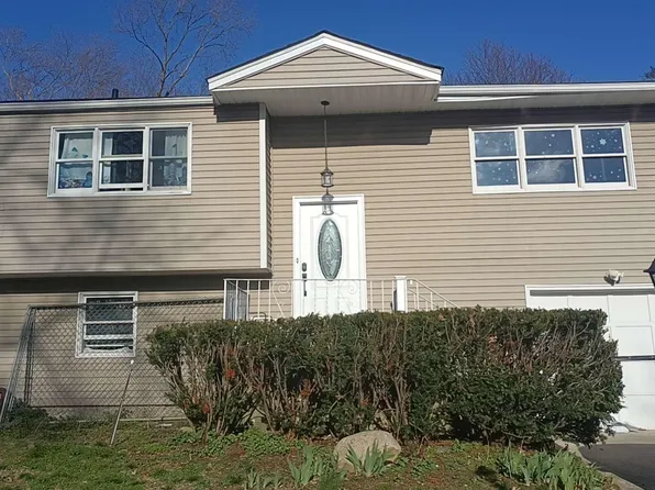 10 Vilno Ct #2, Huntington Station, NY 11746